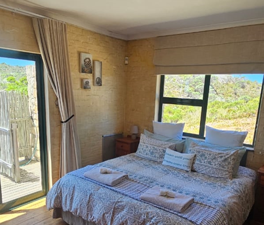 To Let 4 Bedroom Property for Rent in Suiderstrand Western Cape